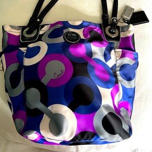 Coach vintage coach h0926- 14388 hobo perfect condition! Both org.